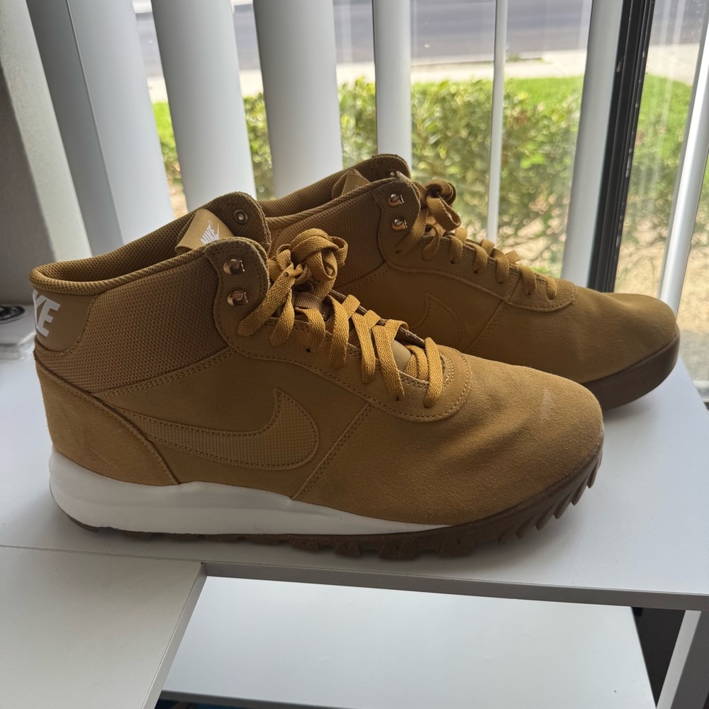 Nike Hoodland Suede Haystack
